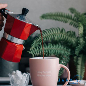 Chocoleta đã nóng chảy vào cốc