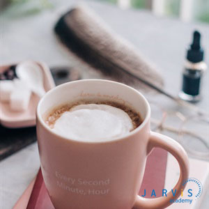 Thưởng thức món cà phê Mocha nóng