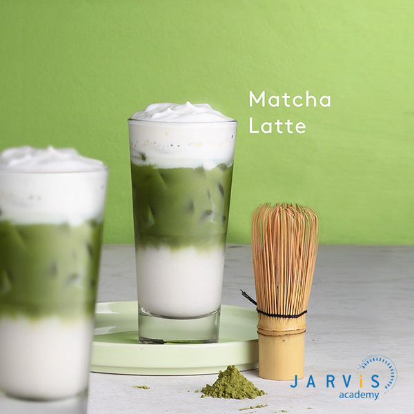 Matcha latte mang hương vị thơm ngon hòa quyện giữa trà xanh và sữa tươi.